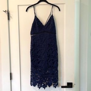 NAVY ASTR THE LABEL MIDI DRESS - SIZE S